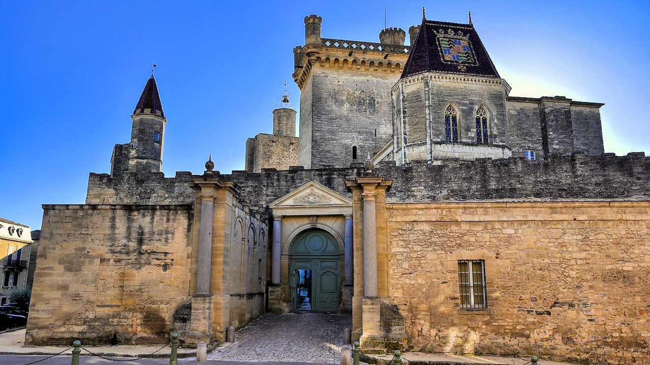 x uzes3