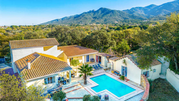 Coastal villa to rent in the South of France